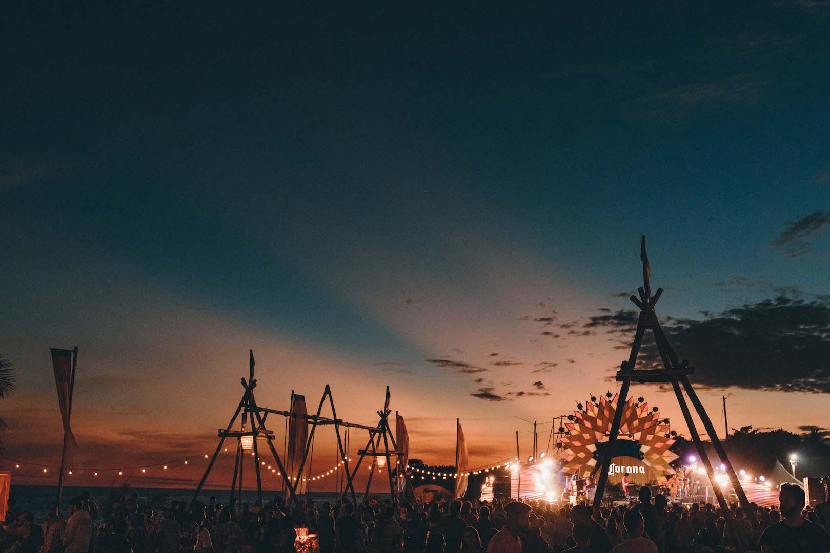 Atardecer en el Corona Sunset Festival.