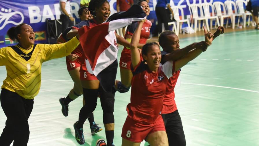 Balonmano, boliche y voleibol: los deportes dominicanos que abrirán en Lima
Balonmano, boliche y voleibol: los deportes de RD que abrirán en Lima Balonmano, boliche y voleibol: los deportes dominicanos que abrirán en Lima
Balonmano, boliche y voleibol: los deportes de RD que abrirán en Lima