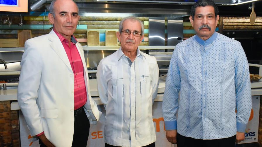 Ponen en circulación dos libros ganadores de los Premios Nacionales de Periodismo y Literatura Gastronómica 2016