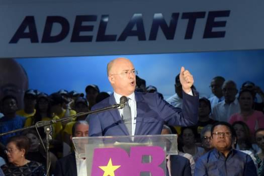 Los precandidatos se lanzan a las calles en busca de votos