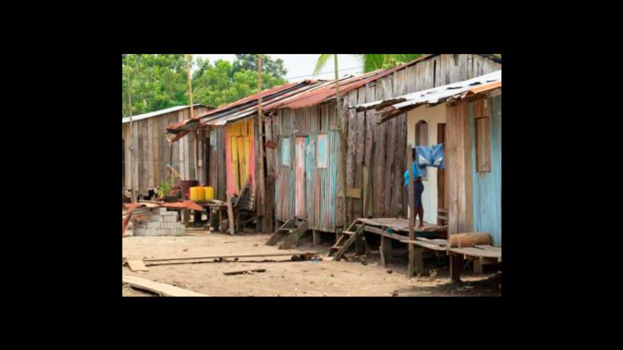 Crisis del COVID-19 llevó a 268,515 personas a la pobreza en República Dominicana Crisis del COVID-19 llevó a 268,515 personas a la pobreza en República Dominicana