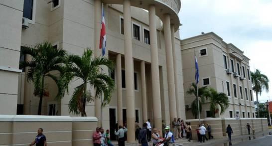 Aplazan otra vez audiencia preliminar contra cura acusado violar menor en La Vega