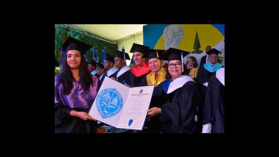 Mescyt afirma 54 mil universitarios se gradúan al año