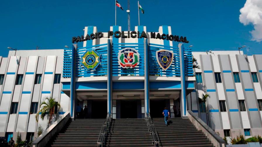 Policía hiere haitiano acusado de atracar a sus compatriotas cuando recibían pago de bonificación en El Seibo Policía hiere haitiano acusado de atracar a sus compatriotas cuando recibían pago de bonificación en El Seibo