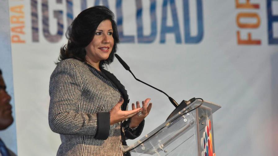 La vicepresidenta dice le “alegra” decisión del presidente Medina La vicepresidenta dice le “alegra” decisión del presidente Medina