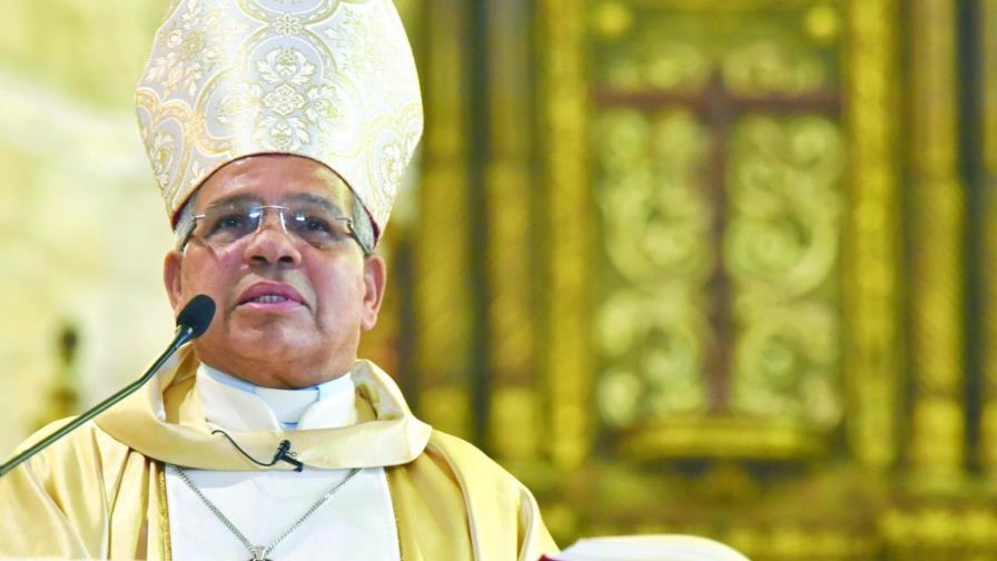 En misa de Jueves Santo, Ozoria reconoce a servidores que luchan en la pandemia 