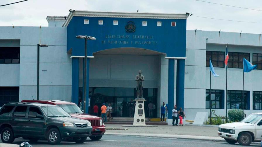 Agente de Migración acusado de violar nacional haitiana en el AILA sigue preso en Najayo