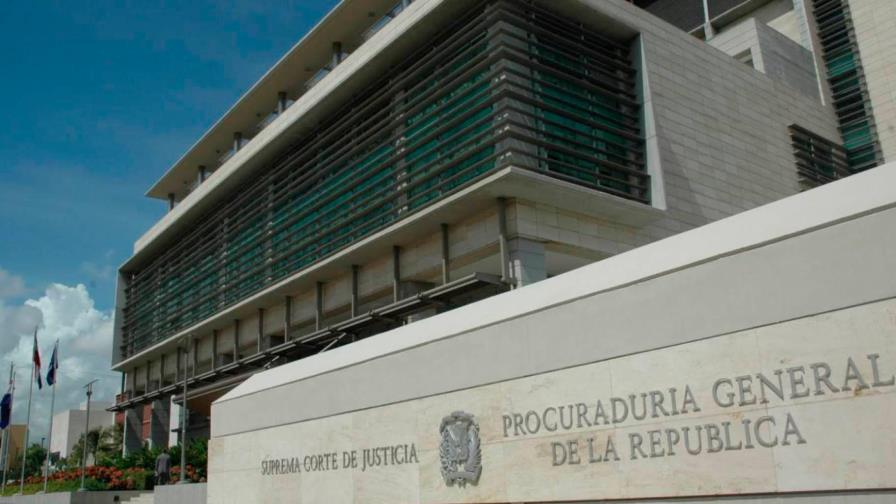 Dos detenidos y miles de botellas incautadas en nueva operación contra clerén
