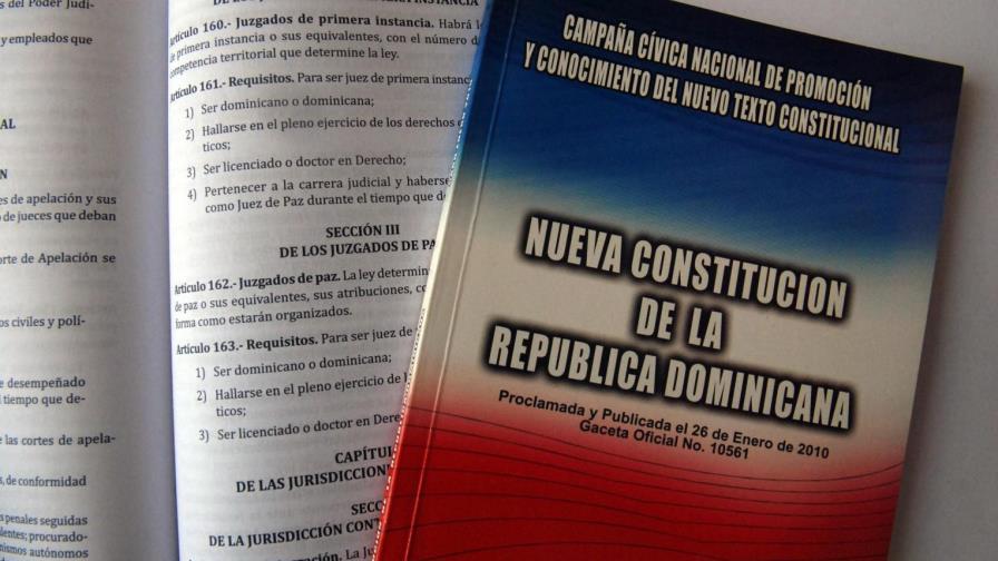 Realizan panel sobre los 10 años de la Constitución de 2010