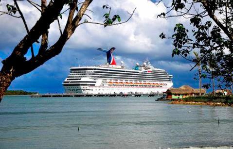 La llegada de turistas al Caribe cayó un 65,5 % en 2020