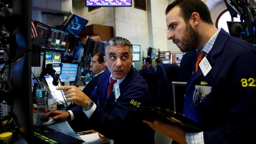 Wall Street vuelve a desplomarse por coronavirus y el Dow Jones cae un 3.15 % Wall Street vuelve a desplomarse por coronavirus y el Dow Jones cae un 3.15 %