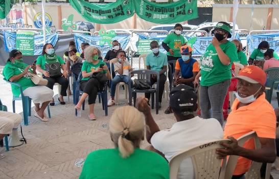 Campamento frente al Palacio Nacional que exige las tres causales del aborto en el Código Penal.