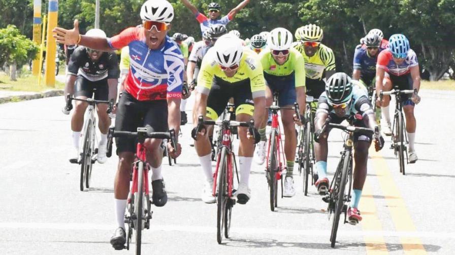 Ismael Sánchez lidera la Vuelta en sus primeros dos días por primera vez en su carrera Ismael Sánchez lidera la Vuelta en sus primeros dos días por primera vez en su carrera