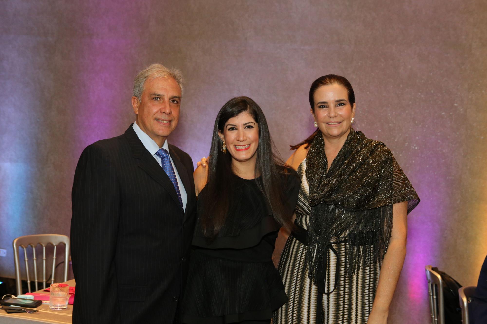 Orlando Sturla, Silvia Montes de Sturla y Zeidy Parra. (Fuente Externa)