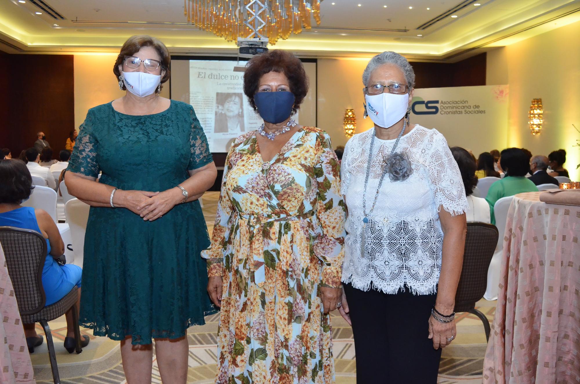 Dania Goris, Rosario Tifá y Rosa Francia Esquea.