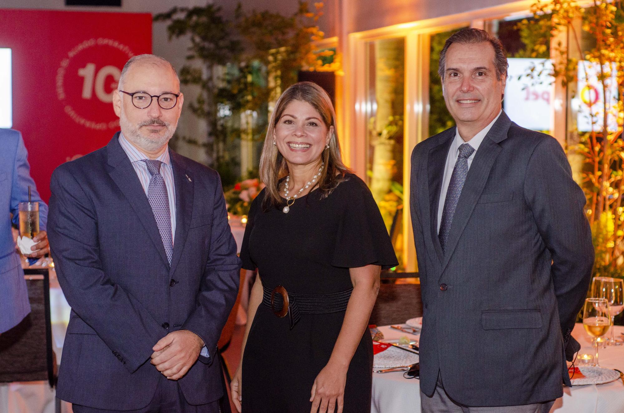 Oliver Bojos, Ana Adela Vásquez y Julio Heinsen.