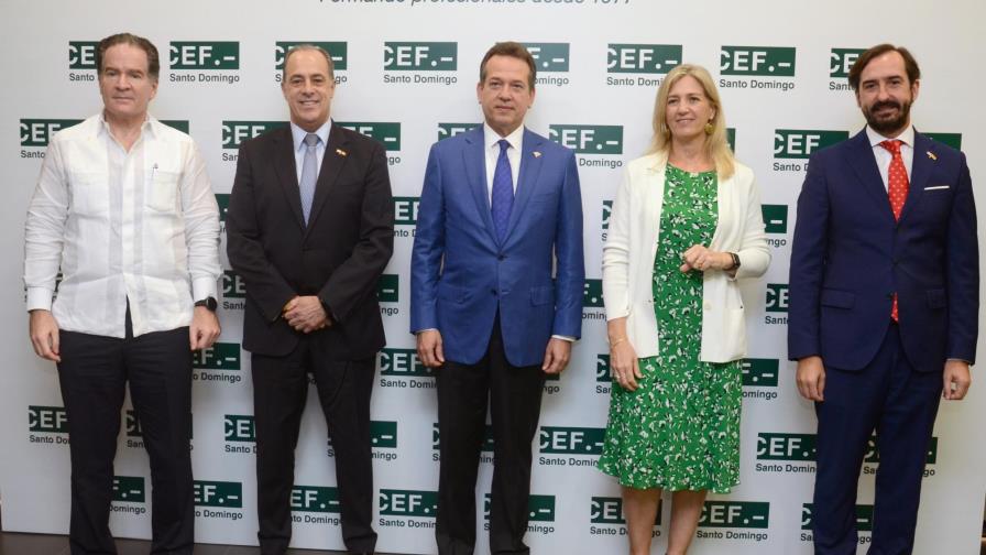 Cámara de Comercio de España y CEF Santo Domingo realizan conversatorio sobre empresas familiares 