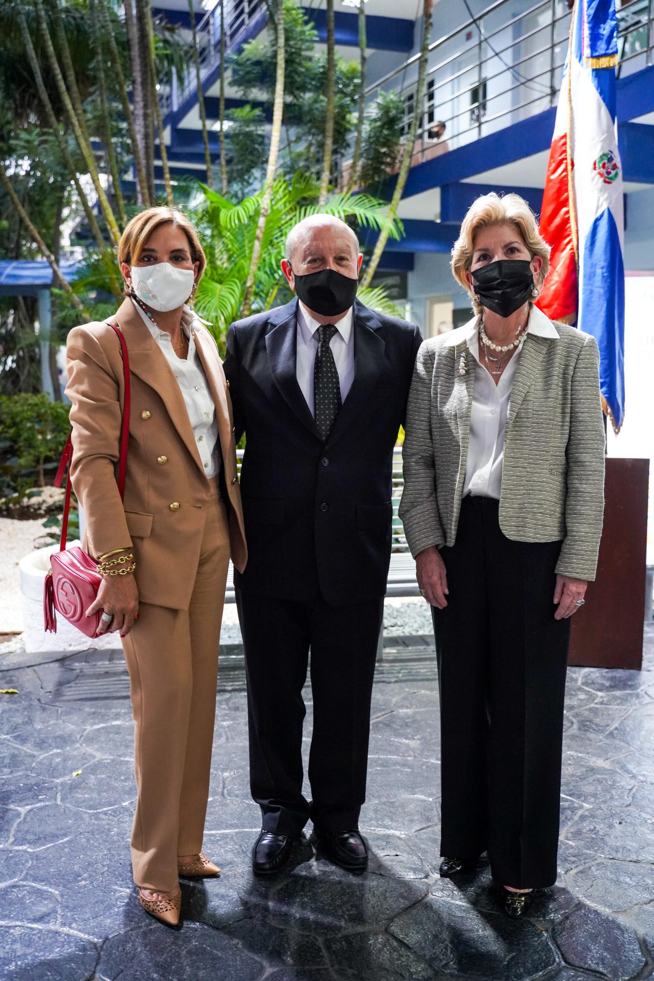 Haydée Kuret de Rainieri, Franklyn Holguín Haché y Norma Vargas.