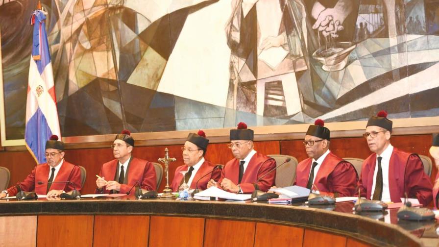 Olivares: TC dio golpe a la democracia al ratificar encuestas como método de elección  