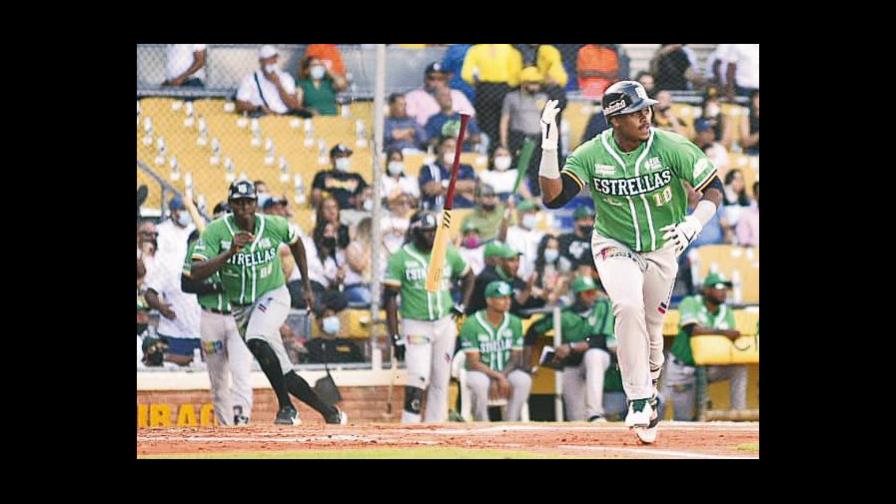 Elehuris Montero y Oscar González castigan el pitcheo aguilucho Elehuris Montero y Oscar González castigan el pitcheo aguilucho