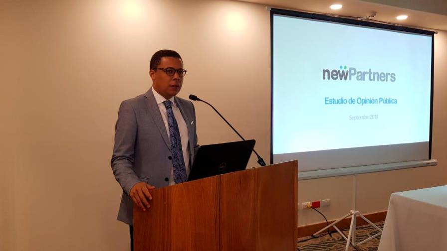 Dos firmas dan favoritos a Leonel y Luis Abinader