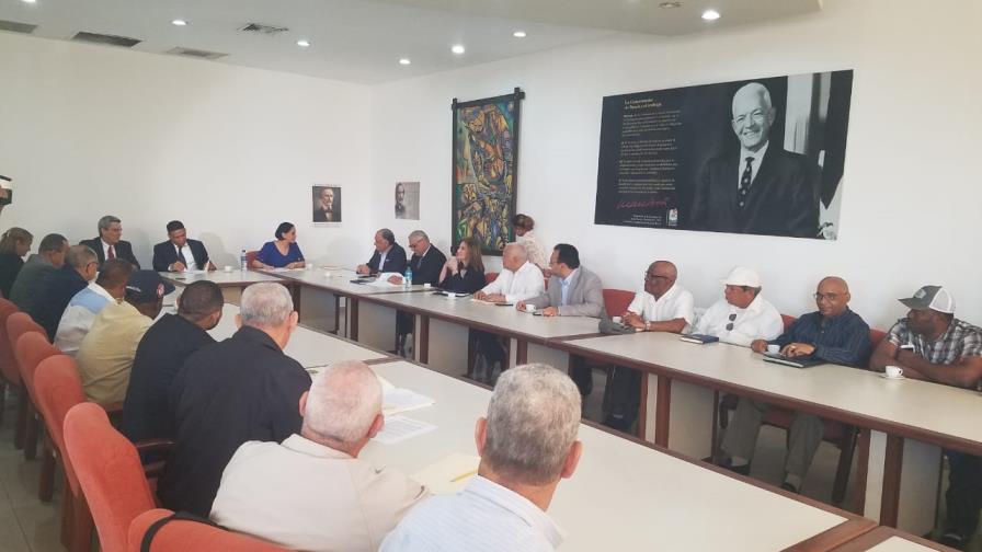 Empresarios estudian propuesta de las centrales sindicales para aumento salarial Empresarios estudian propuesta de las centrales sindicales para aumento salarial