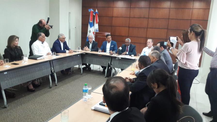 Las centrales sindicales y empresarios ven posible retomar diálogo tripartito