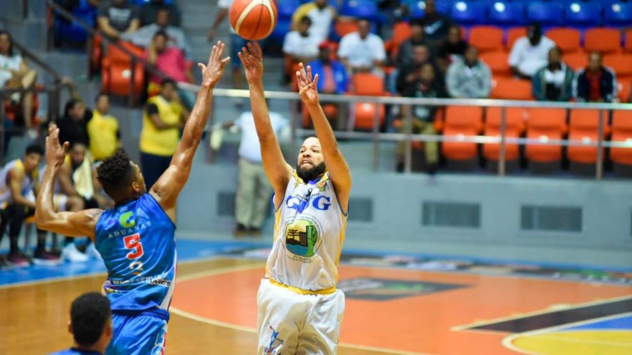 Ronald Tineo adelanta a Pueblo Nuevo en semifinal de Santiago Ronald Tineo adelanta a Pueblo Nuevo en semifinal de Santiago