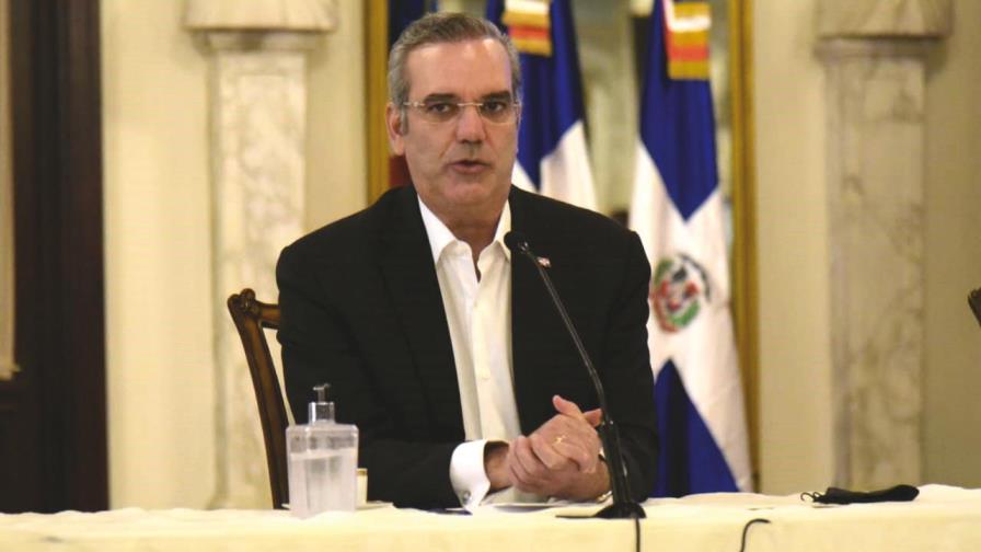 Gobierno busca urgente dosis de vacunas para personal de salud Gobierno busca urgente dosis de vacunas para personal de salud