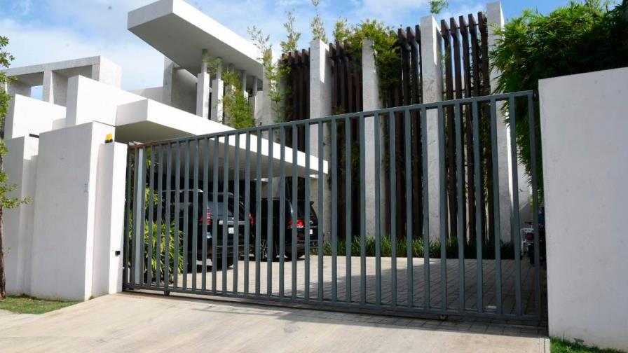 La Pepca no encontró en casa de Correa hilo que lo enlace a Alexis Medina
La Pepca no encontró en casa de Correa hilo que lo enlace a A. Medina La Pepca no encontró en casa de Correa hilo que lo enlace a Alexis Medina
La Pepca no encontró en casa de Correa hilo que lo enlace a A. Medina