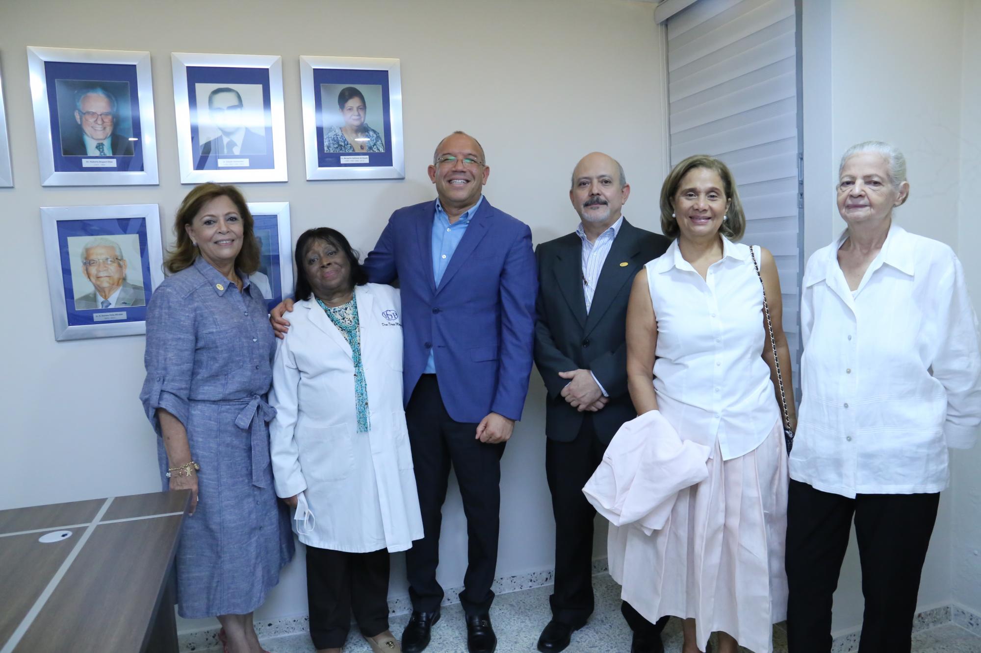 Emma Guzmán, Denis Martínez, Luisa González de Bogaert, Margarita Rosado de Quiñones, Víctor Pou Soares y José Vicente Ruiz.