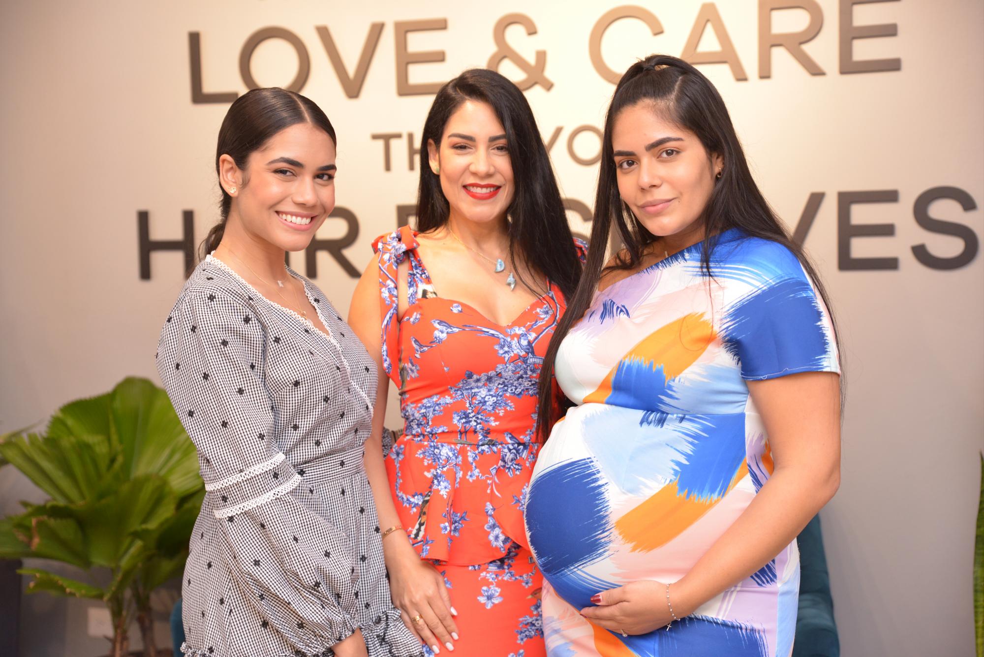Karla Cabrera, Madeline Ceballos y Lisa Cabrera.