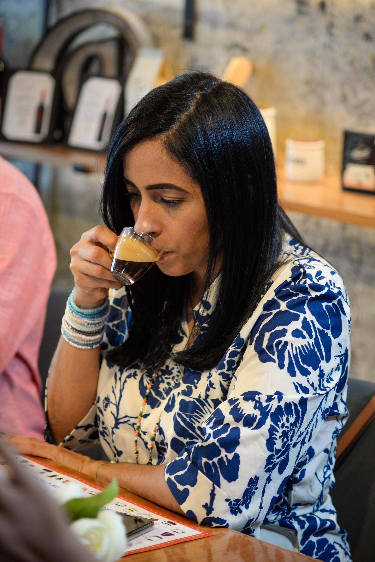 La amante del café Rosangel Khoury.