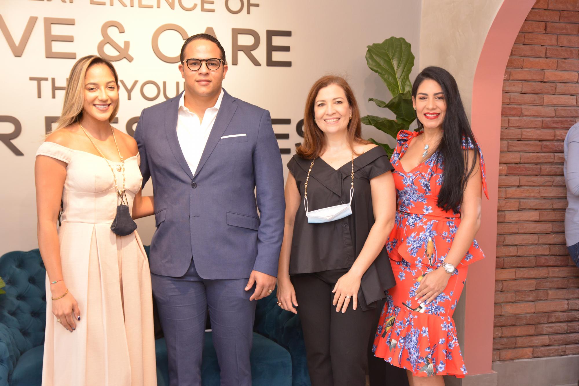 Margelly Candelier, Dr. Rafael Santos Pelegrín, Vielka Guzmán y Madeline Ceballos.