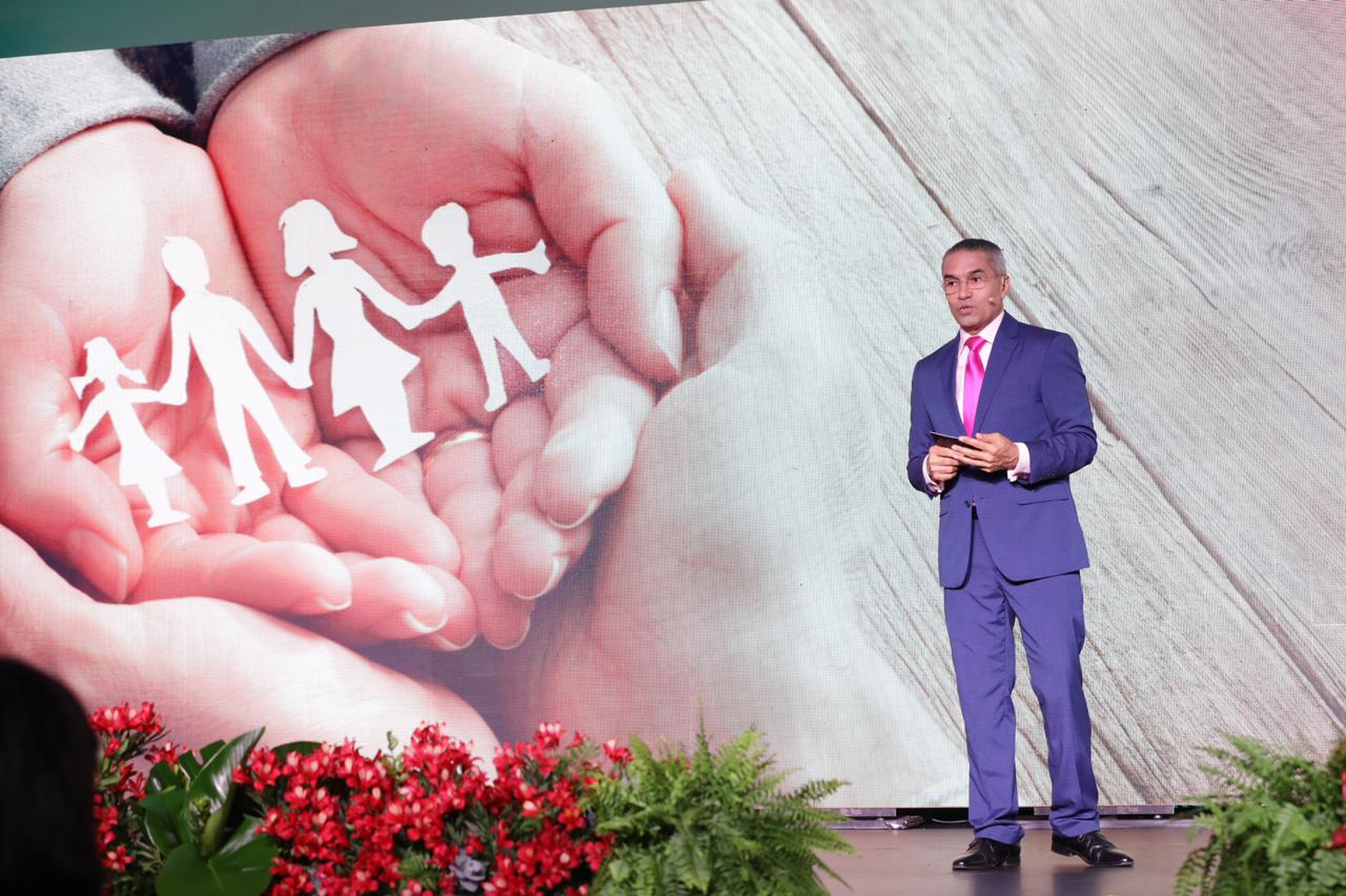 Néstor Estvez presentador del evento. (Fuente Externa) 