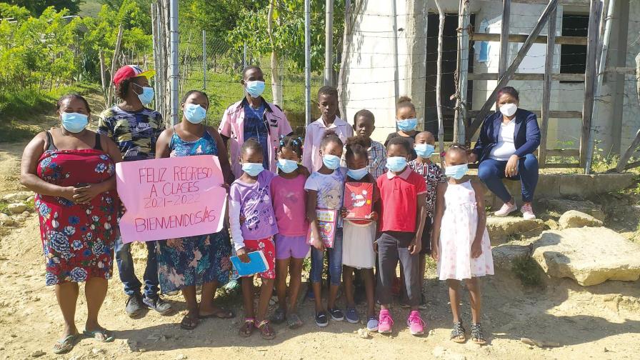 Niños sin clases porque conserje trancó la escuela en Elías Piña
Niños sin clases, porque conserje trancó la escuela Niños sin clases porque conserje trancó la escuela en Elías Piña
Niños sin clases, porque conserje trancó la escuela
