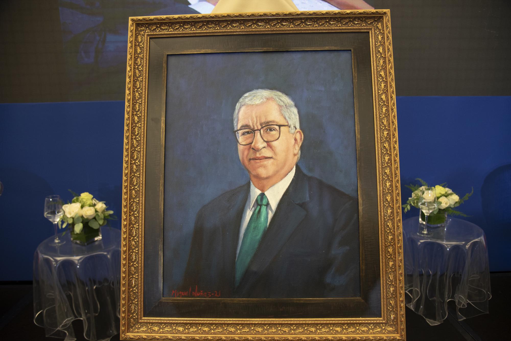 El acto contó con la presencia del abogado Namphi Rodríguez, coordinador de la cátedra, quien resaltó la labor de don Adriano a favor de la libertad de expresión y de los derechos ciudadanos desde su posición de periodista y abogado. ( NEAL CRUZ )