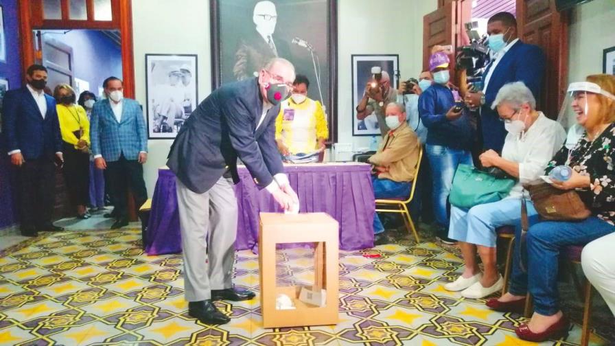 PLD elige a 300 miembros de su Comité Central y la juventud tomó delantera
PLD elige a 300 miembros de su CC y la juventud tomó delantera