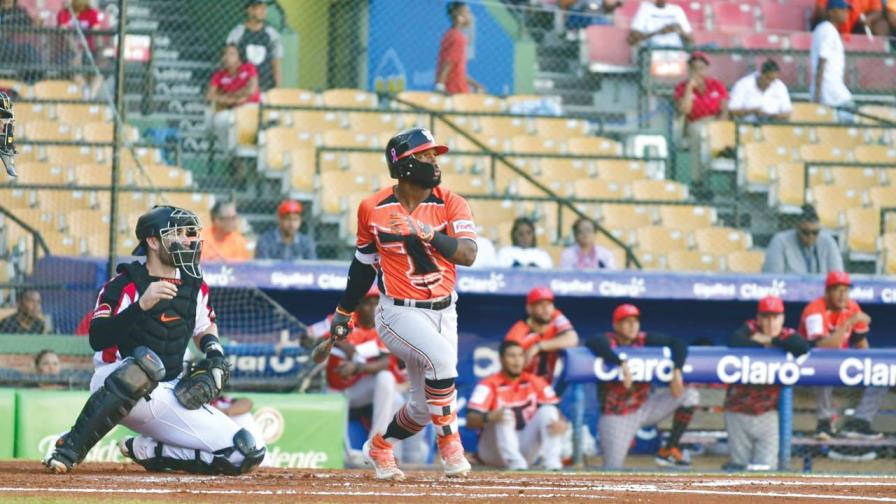 Toros dominan a Leones, se afianzan en primer lugar