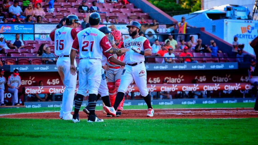 Los Gigantes, con cuatro jonrones, apalean al Escogido y defienden el cuarto lugar