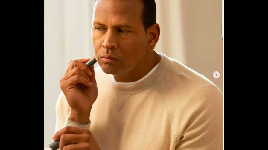 Así es Blur Stick, la nueva línea de cosméticos de Alex Rodríguez