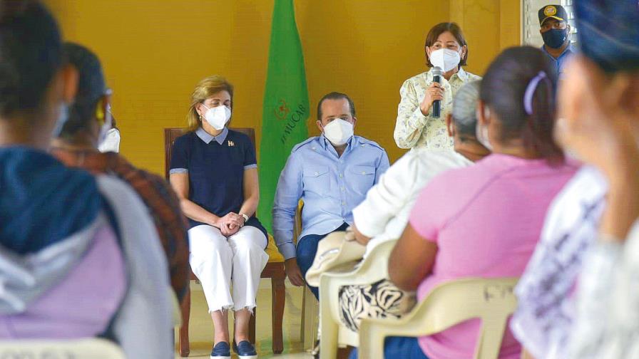 Vice llama acudir a  centros vacunación