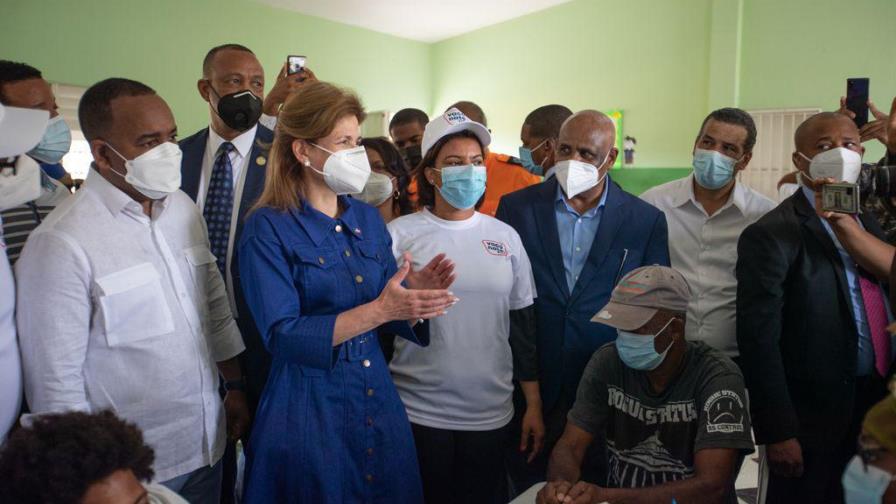 Raquel Peña motiva vacunación en Monte Plata; dice es lo que va a sacar al país de la crisis por el COVID-19