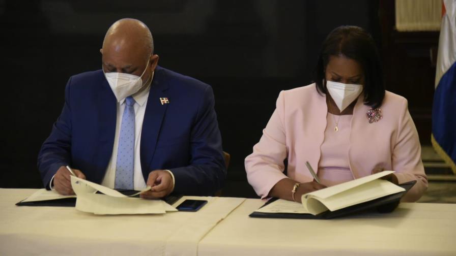 Gobierno y ADP acuerdan mejorar condiciones de maestros y llenar de contenido la tanda extendida