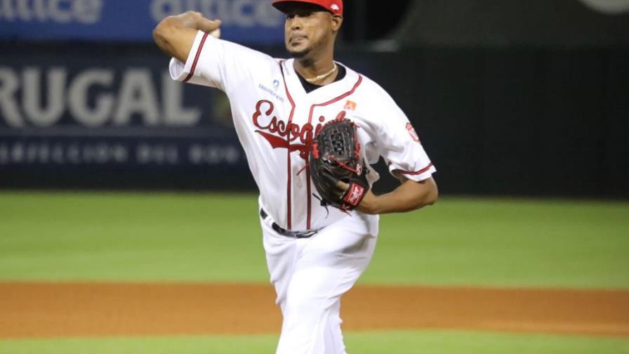 Iván Nova debuta dominante y el Escogido hunde aún más al Licey