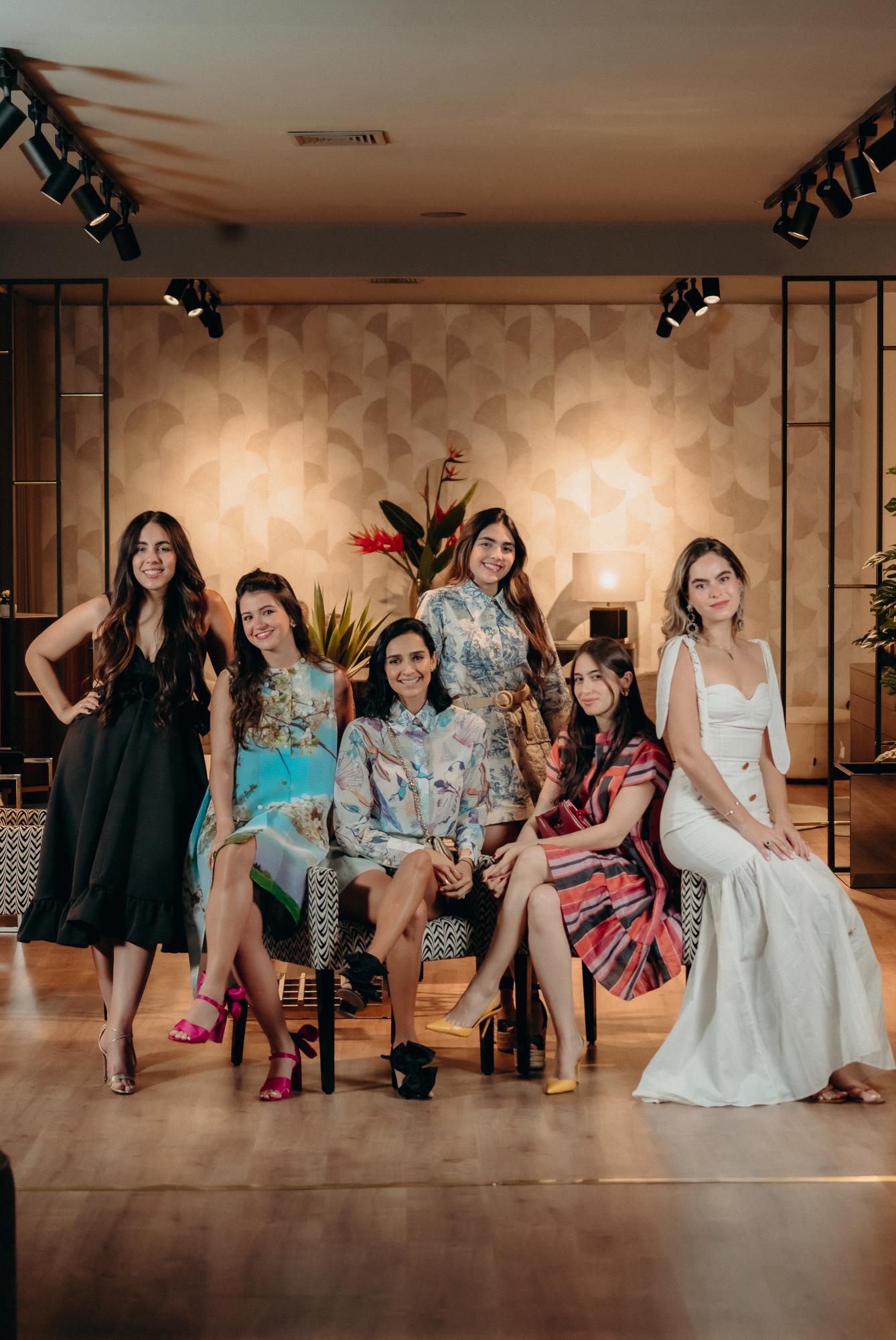 Yazmín Yeara, Analú, Atenas Hernández, Nicole Marie Betances, Marcelle De Moya y Mónika Leschho¨rn.