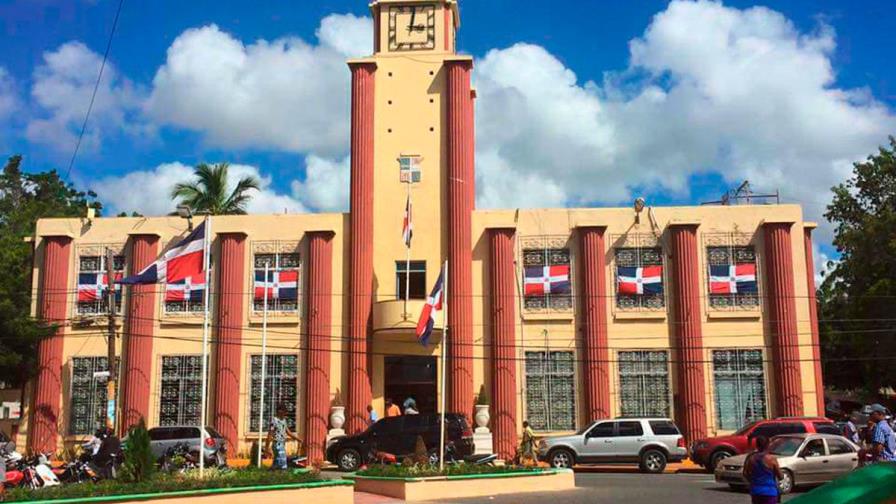 Anulan contrato de recogida de basura entre Alcaldía de La Romana y Urbaluz por irregularidades