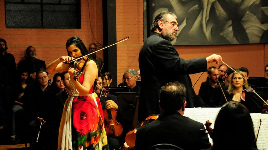 Violinista Aisha Syed, de gira en Argentina y Brasil