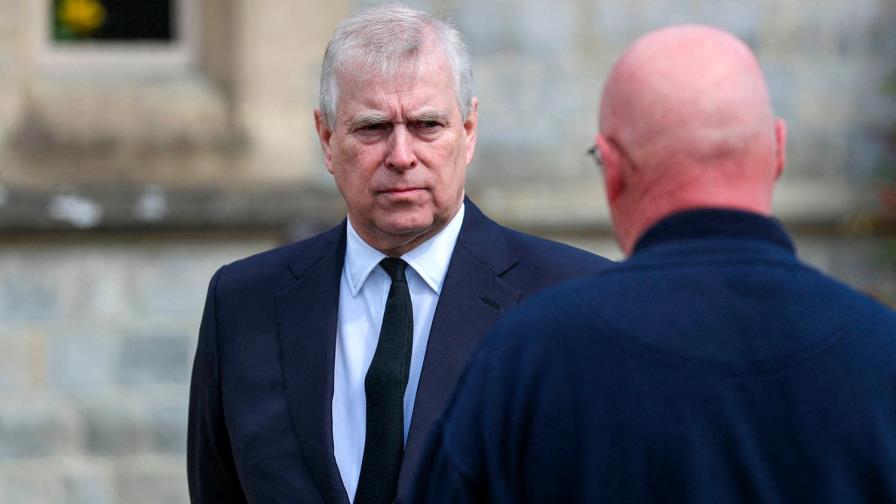 Defensa del príncipe Andrés disputa recibir una citación judicial, según BBC