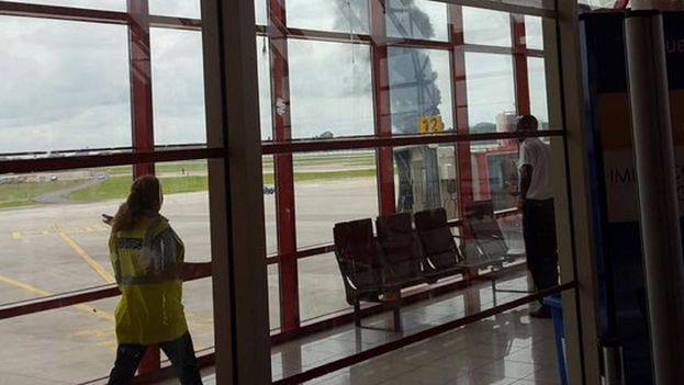 Avión de Cubana de Aviación se estrella cerca del aeropuerto de La Habana